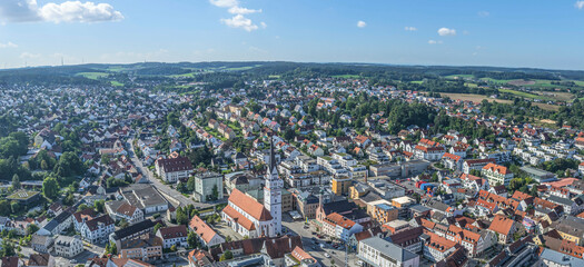 Die oberbayerische Kreisstadt Pfaffenhofen an der Ilm von oben