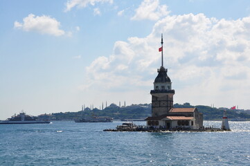 Obraz premium Maiden Tower and Istanbul Bosphorus view in Istanbul, Turkey.