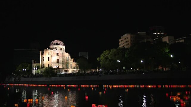 原爆ドームと灯籠流し