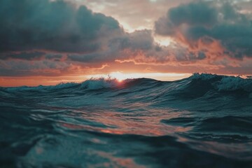 Naklejka premium Sunset over the ocean with warm golden light and gentle waves