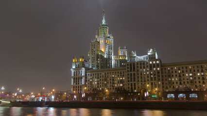 Obraz premium Night view of the Kotelnicheskaya Embankment Building hyperlapse in Moscow timelapse, Russia.