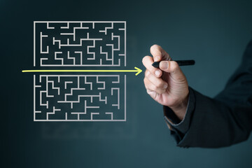 Hand draw a shorten line to go through the maze game on the screen, easier process, simplify in...
