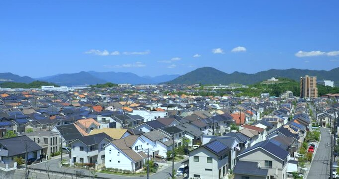 青空と家々