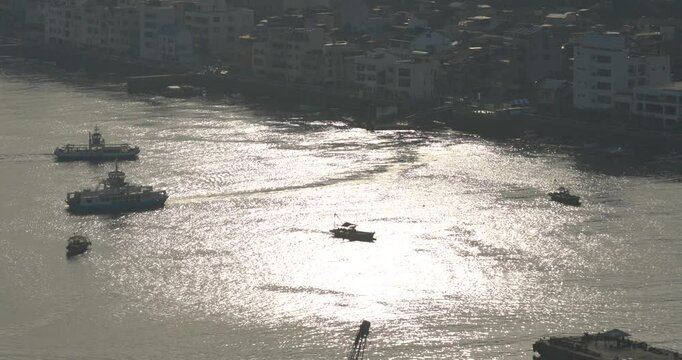 尾道水道を行き交う渡船