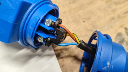 Internal connection of an electrical socket, with phase, neutral and ground wires.