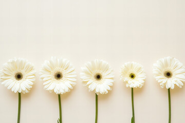 Obraz premium Elegant White Floral Arrangement on Textured Background - Perfect for Wedding Invitations, Greeting Cards, and Nature-Themed Designs