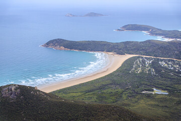 Naklejka premium Panoramic View of Norman Beach and Hills in Wilsons Promontory of Australia