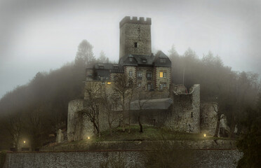 Burg Kerpen in der Eifel