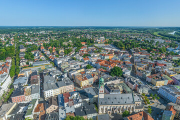 Fototapeta premium Ausblick auf Rosenheim im Inntal am Alpenrand in Oberbayern
