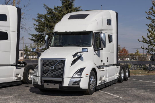 Volvo VNL 760 Long Haul and Sleeper Semi Truck. Volvo offers the VNL760 with D13TC, D13, D11 or Cummins X15 engines. MY:2025
