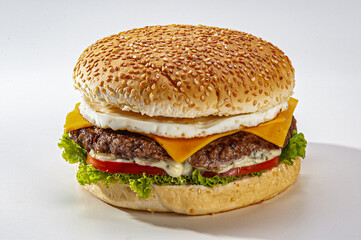 Tradicional Cheeseburger Salada com ovo