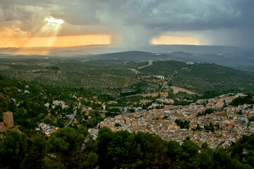 Obraz premium Tarde tormentosa sobre el parque natural de Cazorla, Segura y Las Villas.