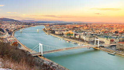 Naklejka premium Budapest sunset showing the whole city with the Danube river from high from the top of Gellert hill showing the Elisabeth Bridge Erzsébet híd