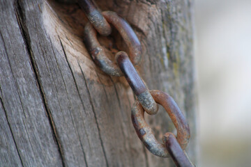 rusted silver metal chain links