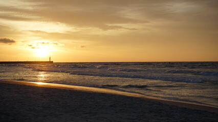 Obraz premium Sunset on the beach by the sea