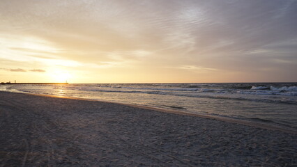 Obraz premium Sunset on the beach by the sea 