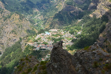 Zapierające dech widoki na wyspie Madeira – górskie szczyty, klifowe wybrzeże i turkusowy ocean © Mateusz
