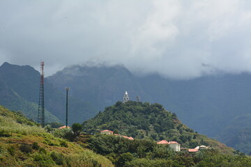 Zapierające dech widoki na wyspie Madeira – górskie szczyty, klifowe wybrzeże i turkusowy ocean © Mateusz