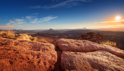Obraz premium Close-Up of a Horizon Line and Landscape Features, Emphasizing Distance and Perspective