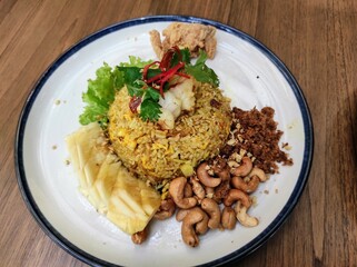 Pineapple fried rice with cashew nuts