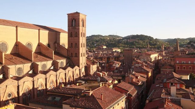 Bologna&rsquo;s skyline featuring Asinelli Tower, Basilica di San Petronio, and Palazzo d&rsquo;Accursio