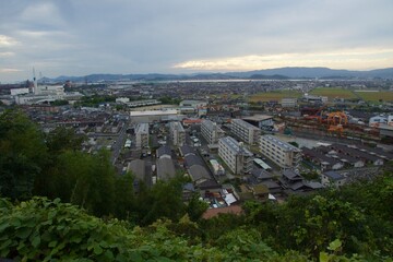Fototapeta premium 亀島山から見える夕暮れ 玉島方面 