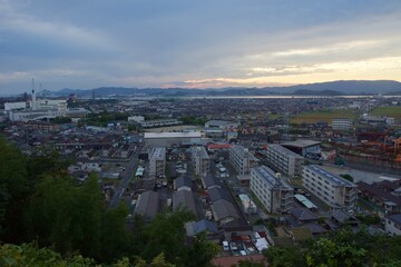 亀島山から見える夕暮れ　玉島方面
