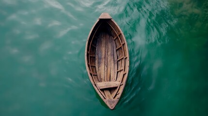 Obraz premium A small wooden boat floating on top of a body of water