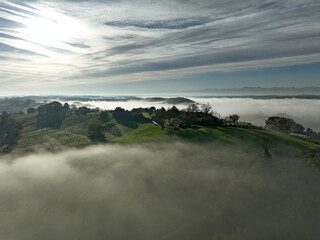 Soleil au dessus du brouillard