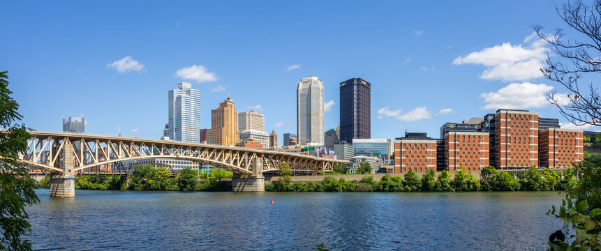 Pittsburgh city skyline, with world famous company buildings like PWC, BNY MELLON and UPMC.