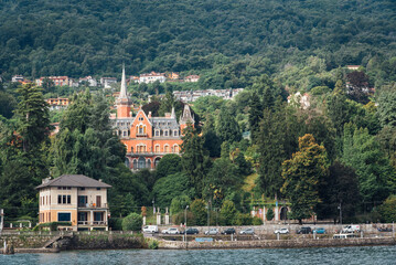 Maison bourgeoise au bord du Lac Majeur. Manoir italien. Château du 19ème siècle. Résidence...