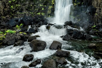 Obraz premium Serene waterfall cascading over rocks