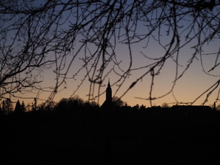 Kirche im Abendhimmel