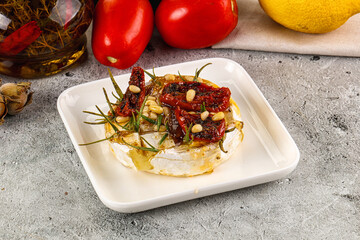 Baked camembert cheese with honey