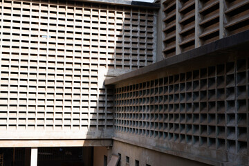 Fototapeta premium vue extérieur de l'ancien palais de justice de la ville de Dakar au Sénégal en Afrique de l'ouest.