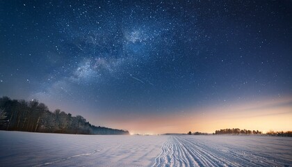 수많은 별이 빛나는 고요한 겨울밤의 하늘