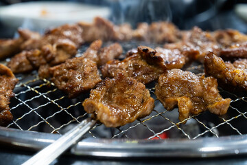 grilling the marinated pork ribs on the charcoal