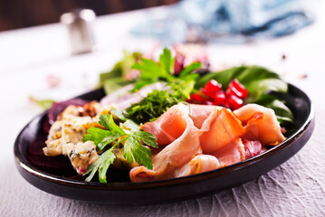 bacon with cheese on green salad