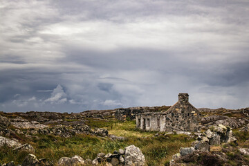 Ruine in irischer Karstlandschaft
