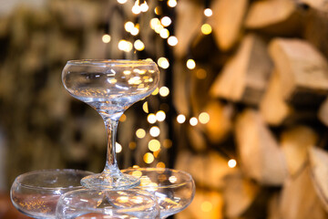 saucer champagne glasses tower
