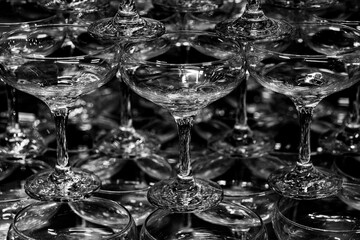 saucer champagne glasses tower