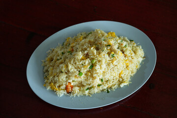 Another food that Thai people like to eat is crab fried rice.