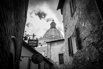 Naklejka premium Generic architecture and street view in Siena, Tuscany, Italy