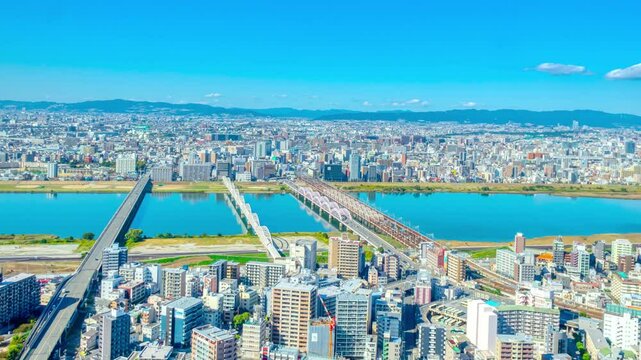 大阪・空撮風　タイムラプス 　青空と眼下に広がる街並み　