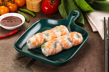 Vietnamese spring roll with prawn