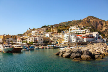Isola di Ischia. Forio, Ischia ponte e il porto, un mare e un paesaggio marino nella provincia di...