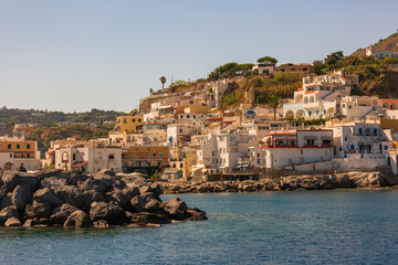 Isola di Ischia. Forio, Ischia ponte e il porto, un mare e un paesaggio marino nella provincia di...