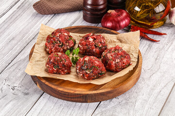 Raw beef meatballs for cooking