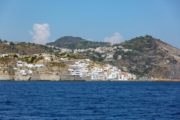 Isola di Ischia. Forio, Ischia ponte e il porto, un mare e un paesaggio marino nella provincia di...