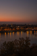 Obraz premium Panorama of Novisad on the Danube after the red sunset